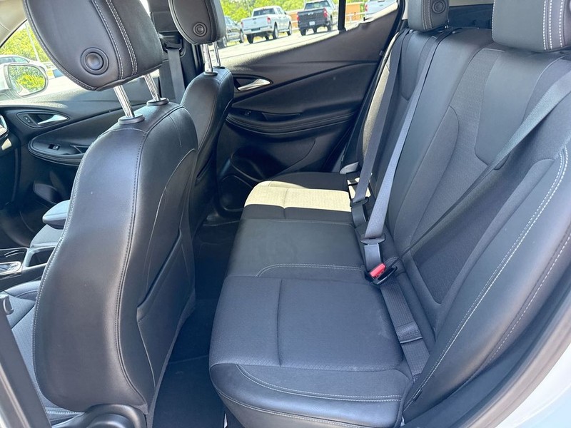 Buick Encore GX Vehicle Full-screen Gallery Image 21