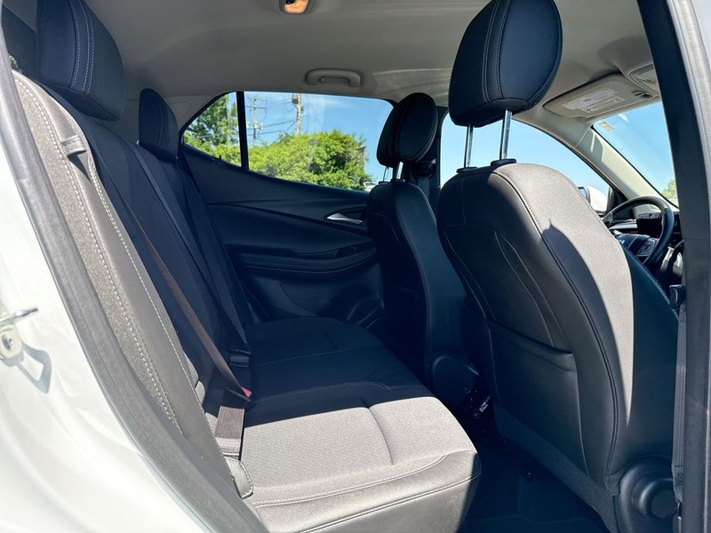 Buick Encore GX Vehicle Full-screen Gallery Image 23