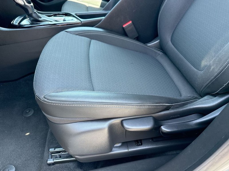 Buick Encore GX Vehicle Full-screen Gallery Image 11