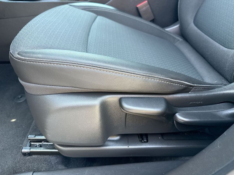 Buick Encore GX Vehicle Full-screen Gallery Image 12