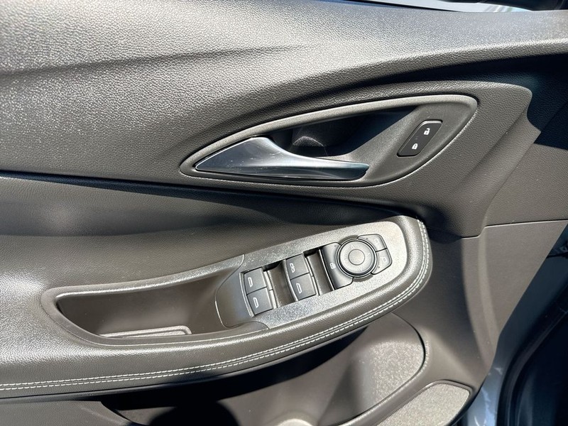 Buick Encore GX Vehicle Full-screen Gallery Image 13