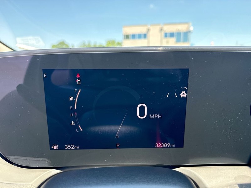 Buick Encore GX Vehicle Full-screen Gallery Image 15