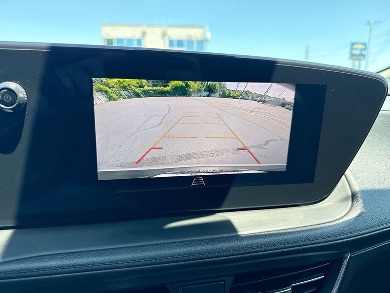 Buick Encore GX Vehicle Full-screen Gallery Image 17