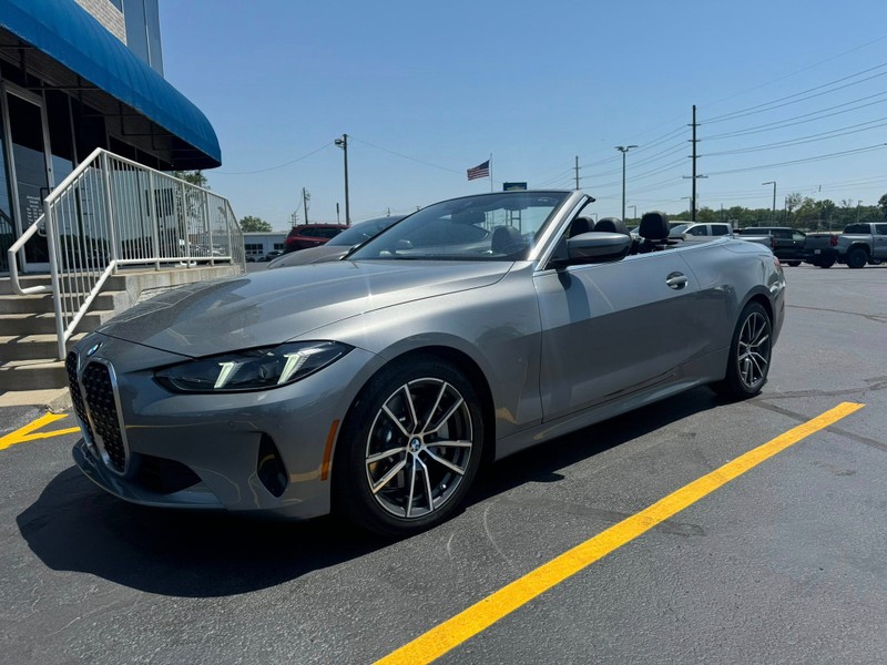 BMW 4 series Vehicle Full-screen Gallery Image 01