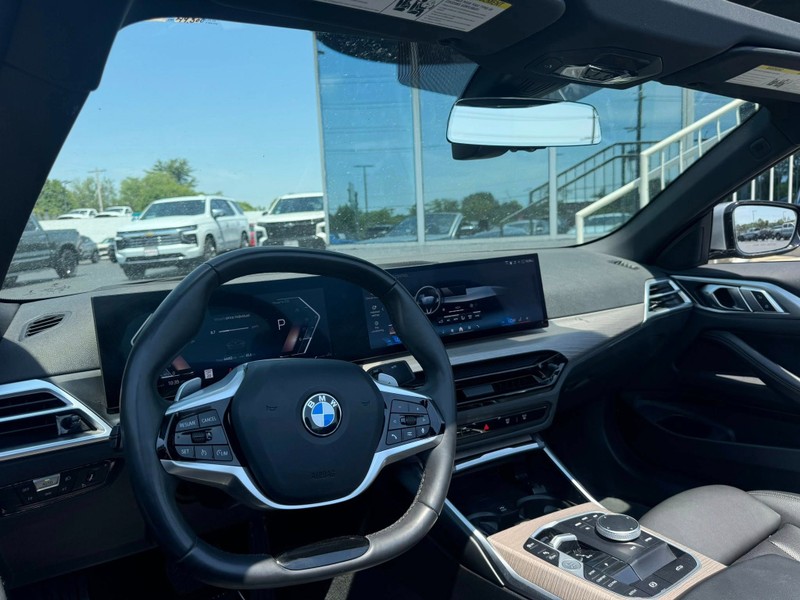 BMW 4 series Vehicle Full-screen Gallery Image 02