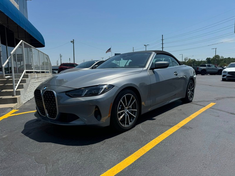 BMW 4 series Vehicle Full-screen Gallery Image 03