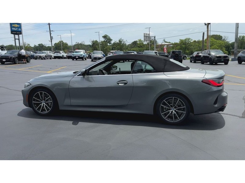 BMW 4 Series Vehicle Full-screen Gallery Image 05