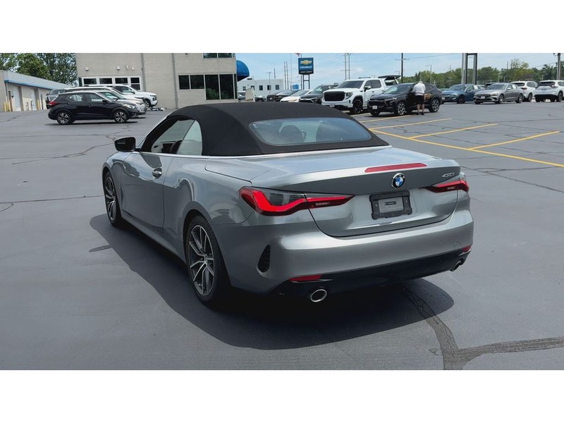 BMW 4 Series Vehicle Full-screen Gallery Image 06