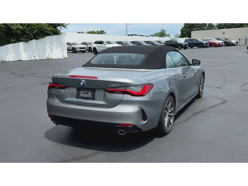 BMW 4 Series Vehicle Full-screen Gallery Image 07