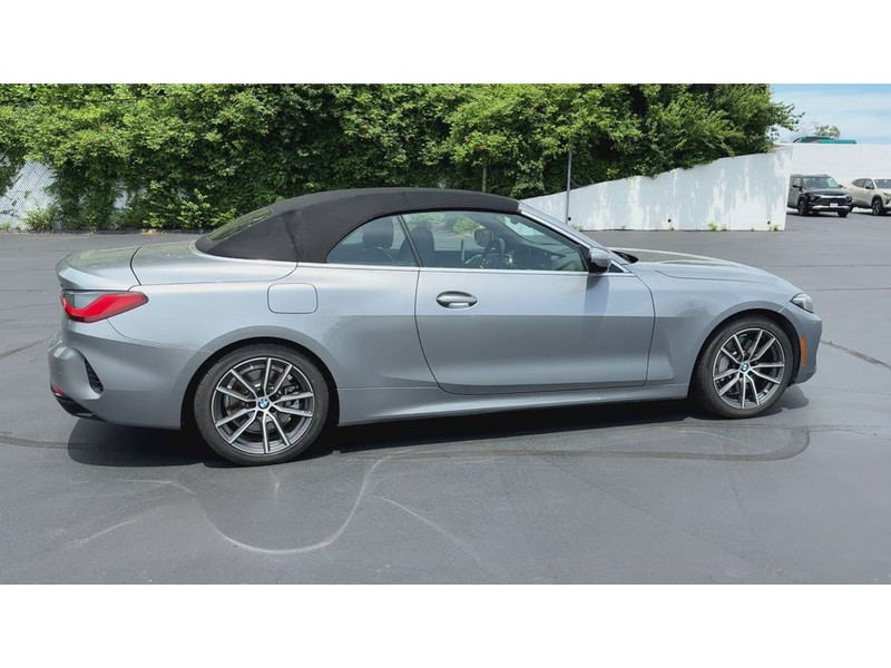 BMW 4 Series Vehicle Full-screen Gallery Image 08