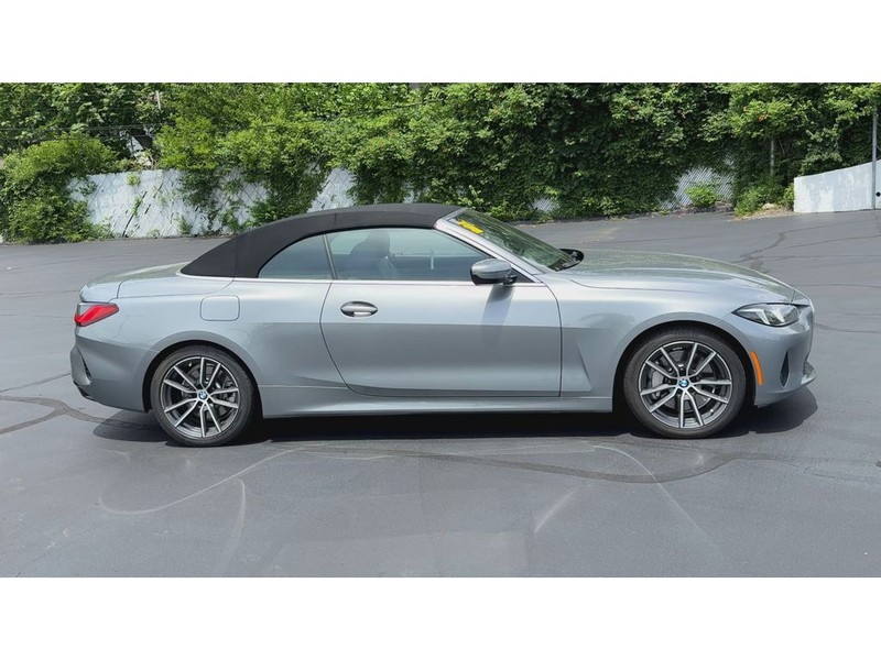 BMW 4 Series Vehicle Full-screen Gallery Image 09