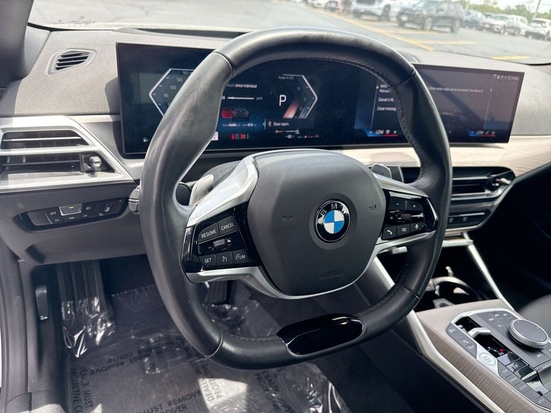 BMW 4 Series Vehicle Full-screen Gallery Image 14