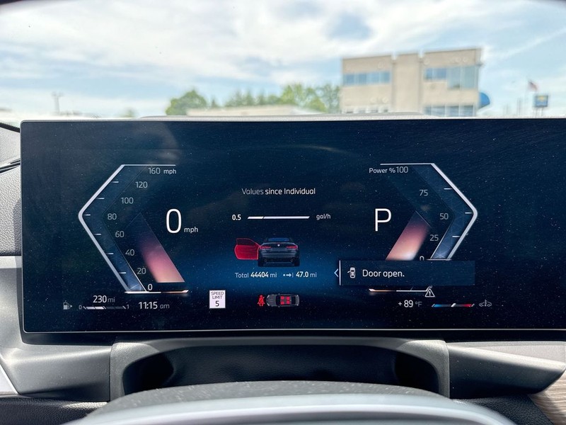 BMW 4 Series Vehicle Full-screen Gallery Image 15
