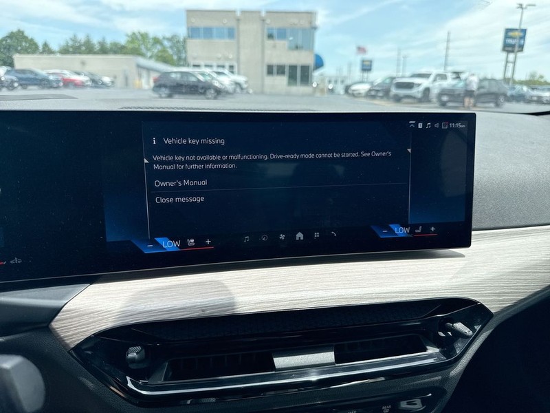 BMW 4 Series Vehicle Full-screen Gallery Image 16