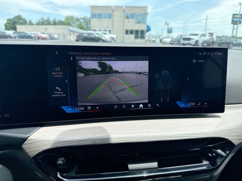 BMW 4 Series Vehicle Full-screen Gallery Image 17