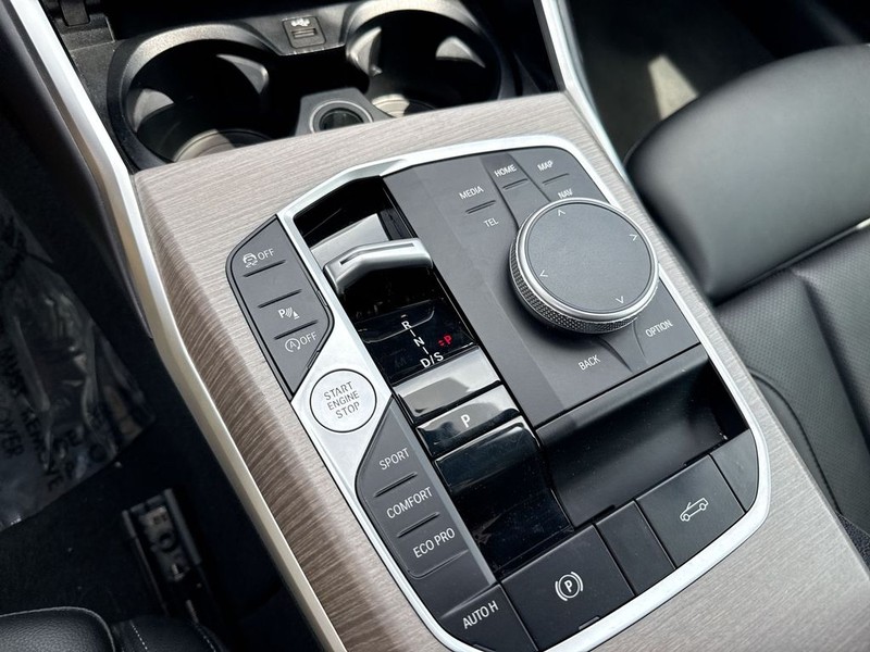 BMW 4 Series Vehicle Full-screen Gallery Image 19