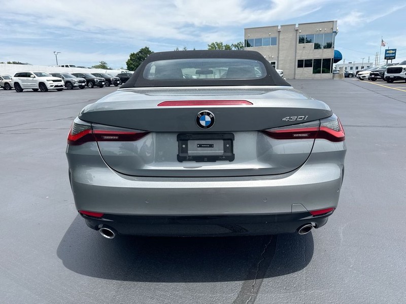 BMW 4 Series Vehicle Full-screen Gallery Image 21