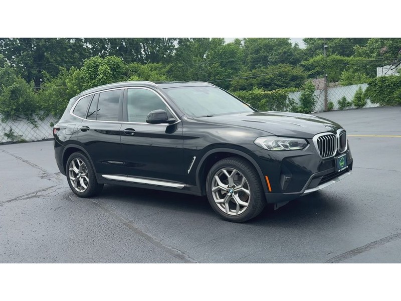 BMW X3 Vehicle Full-screen Gallery Image 02