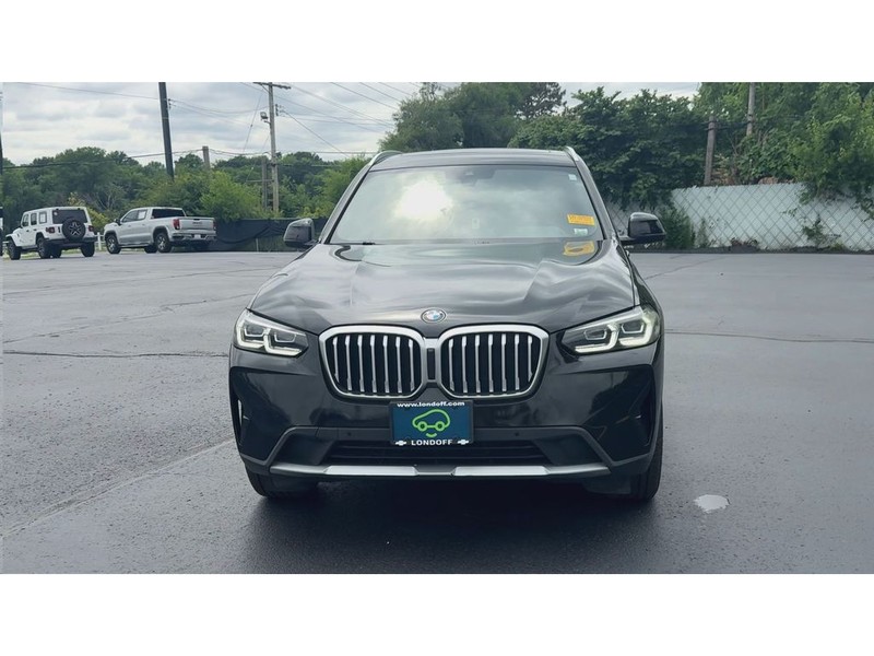 BMW X3 Vehicle Full-screen Gallery Image 03