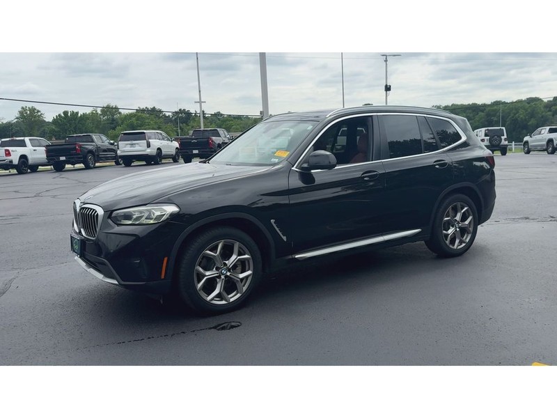 BMW X3 Vehicle Full-screen Gallery Image 04