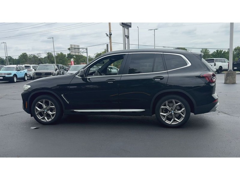 BMW X3 Vehicle Full-screen Gallery Image 05