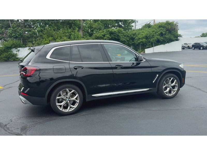 BMW X3 Vehicle Full-screen Gallery Image 08