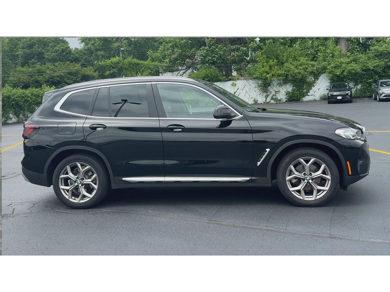 BMW X3 Vehicle Full-screen Gallery Image 09