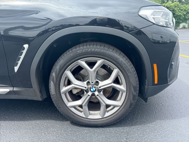 BMW X3 Vehicle Full-screen Gallery Image 10