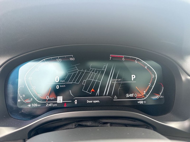 BMW X3 Vehicle Full-screen Gallery Image 15