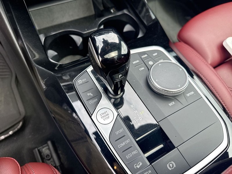 BMW X3 Vehicle Full-screen Gallery Image 19
