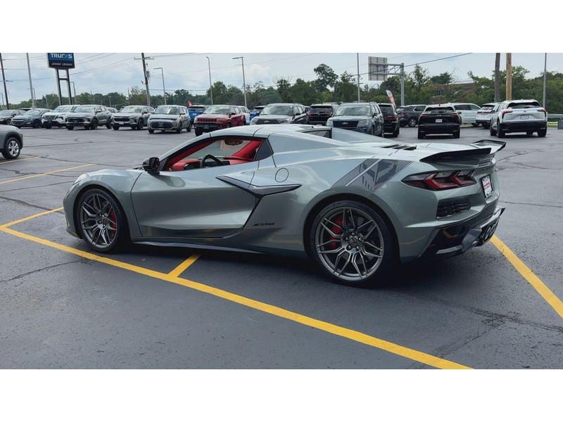 Chevrolet Corvette Vehicle Full-screen Gallery Image 06
