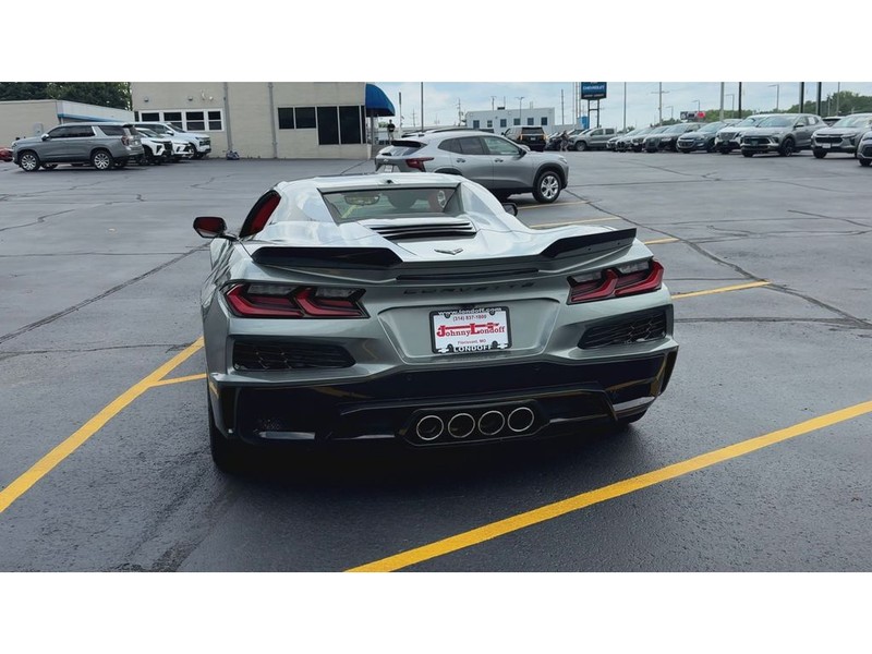 Chevrolet Corvette Vehicle Full-screen Gallery Image 07