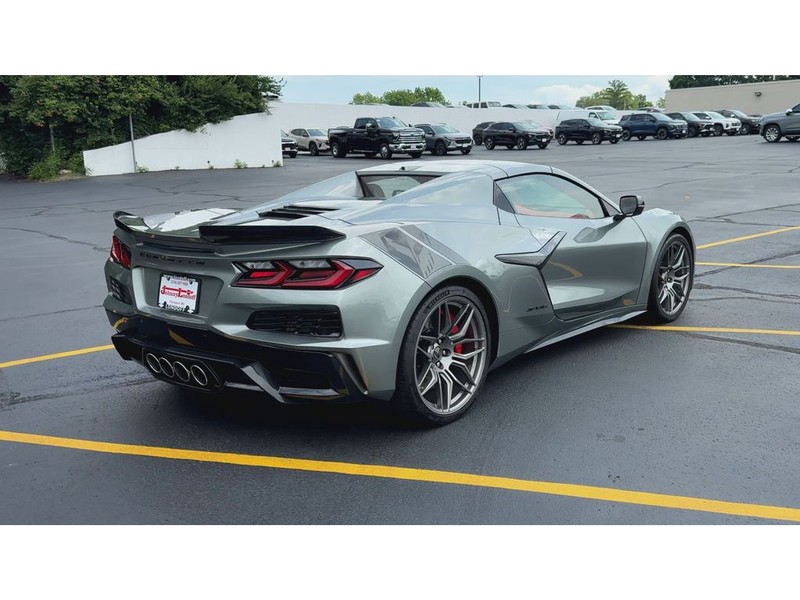 Chevrolet Corvette Vehicle Full-screen Gallery Image 08