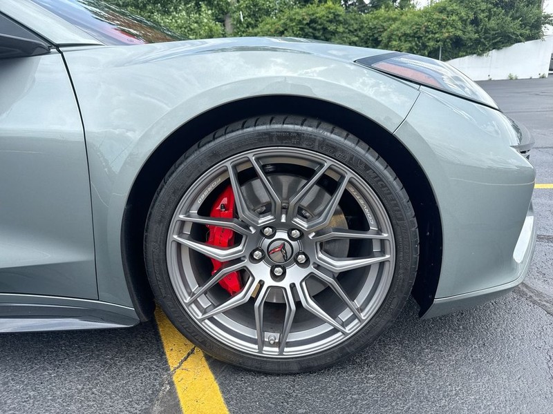Chevrolet Corvette Vehicle Full-screen Gallery Image 10