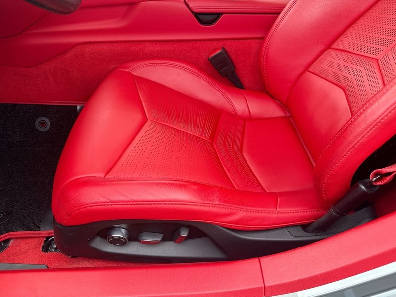 Chevrolet Corvette Vehicle Full-screen Gallery Image 11