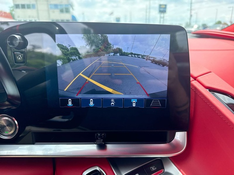 Chevrolet Corvette Vehicle Full-screen Gallery Image 17