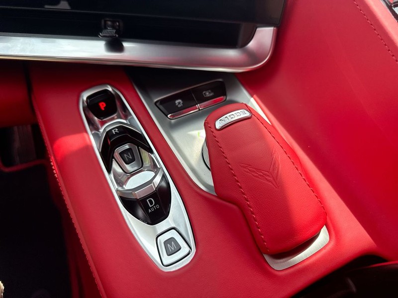 Chevrolet Corvette Vehicle Full-screen Gallery Image 18