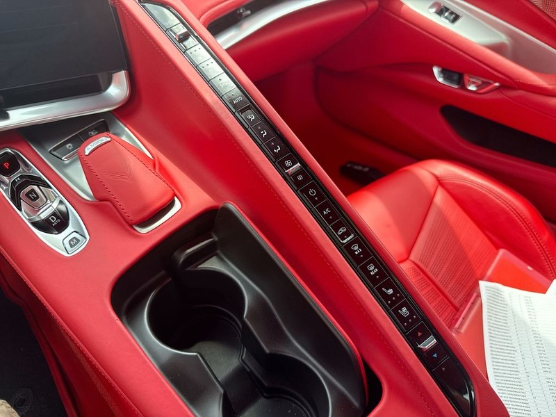Chevrolet Corvette Vehicle Full-screen Gallery Image 20