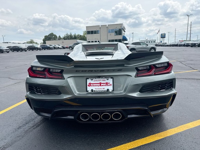 Chevrolet Corvette Vehicle Full-screen Gallery Image 21