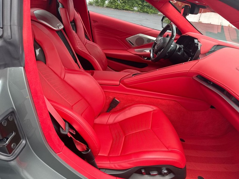 Chevrolet Corvette Vehicle Full-screen Gallery Image 22