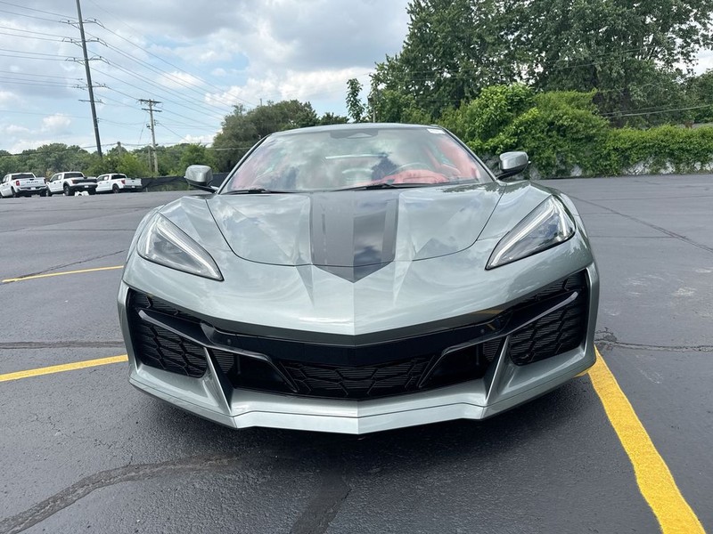 Chevrolet Corvette Vehicle Full-screen Gallery Image 23