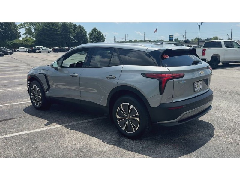 Chevrolet Blazer EV Vehicle Full-screen Gallery Image 06