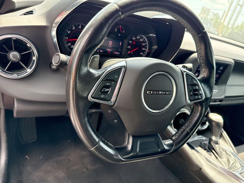Chevrolet Camaro Vehicle Full-screen Gallery Image 14