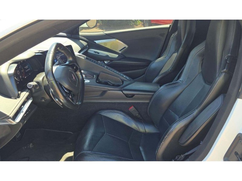 Chevrolet Corvette Vehicle Full-screen Gallery Image 09