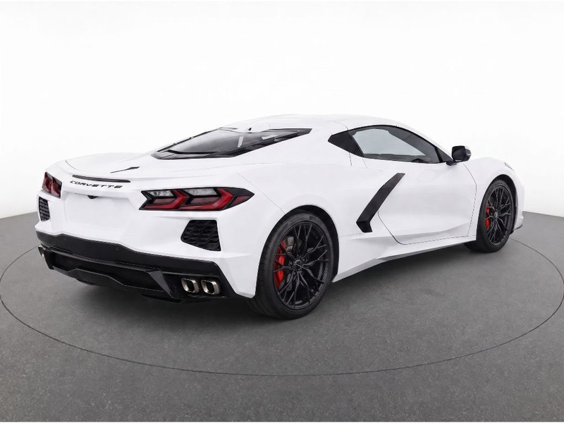 Chevrolet Corvette Vehicle Full-screen Gallery Image 11