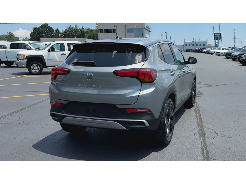 Buick Encore GX Vehicle Full-screen Gallery Image 07