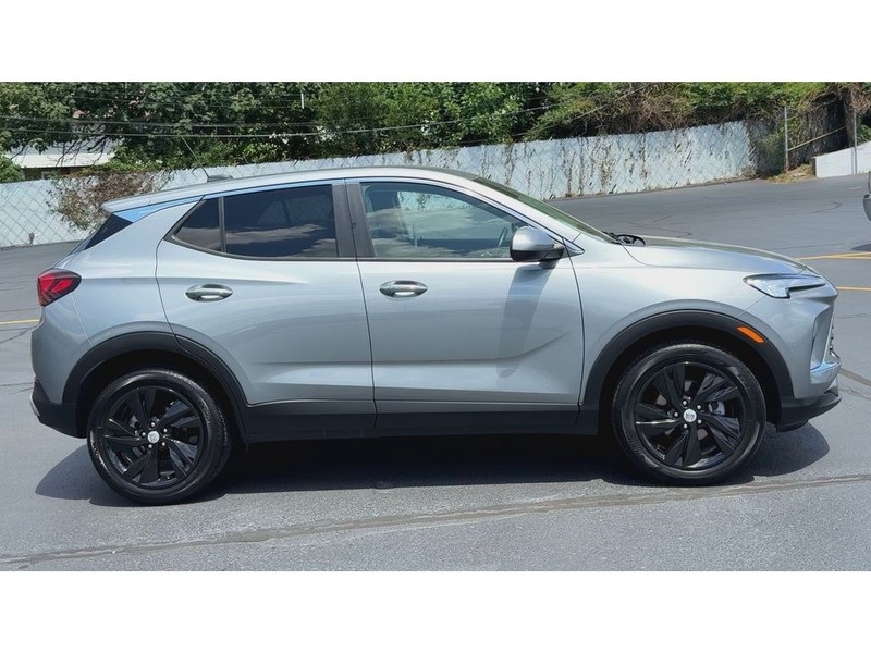 Buick Encore GX Vehicle Full-screen Gallery Image 09