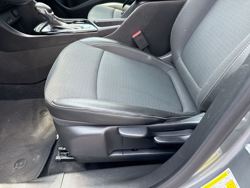 Buick Encore GX Vehicle Full-screen Gallery Image 11