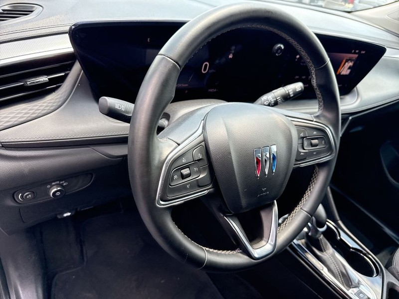 Buick Encore GX Vehicle Full-screen Gallery Image 14