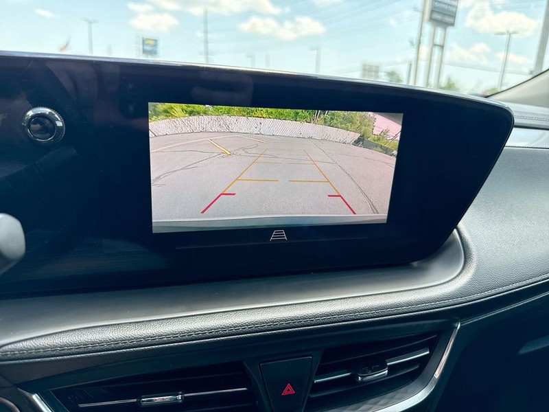 Buick Encore GX Vehicle Full-screen Gallery Image 17